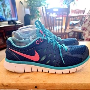 Nike Blue & Pink Flex Run Size 8.5 SN 580440-403 Women's Running Shoes.
